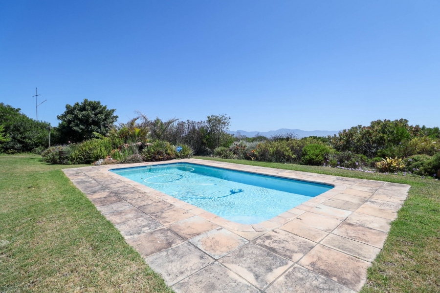 10 Bedroom Property for Sale in Aalwyndal Western Cape